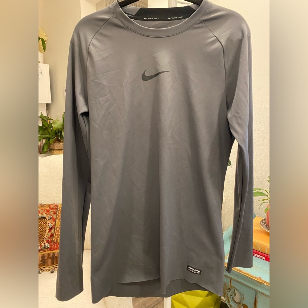 Excellent condition! Mens Nike Fri fit pro shirt, size XL